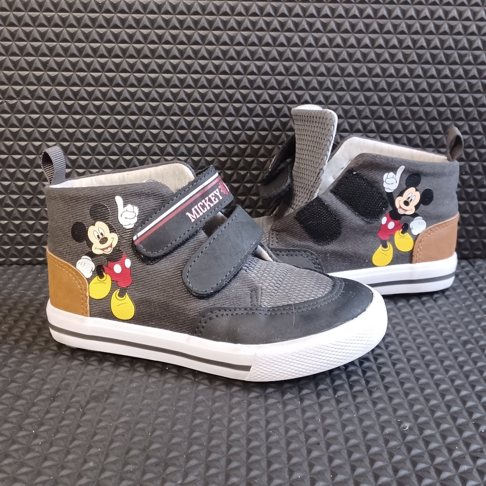 Disney Junior Mickey Mouse velcro kids shoes Size 9